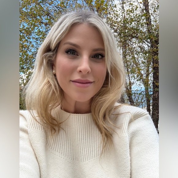 Meet your Posher, Mariana - Picture 1 of 1